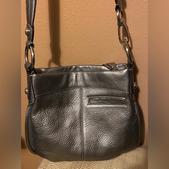 B. Makowsky vintage metallic silver crossbody bag with leopard print lining - Picture 2 of 10